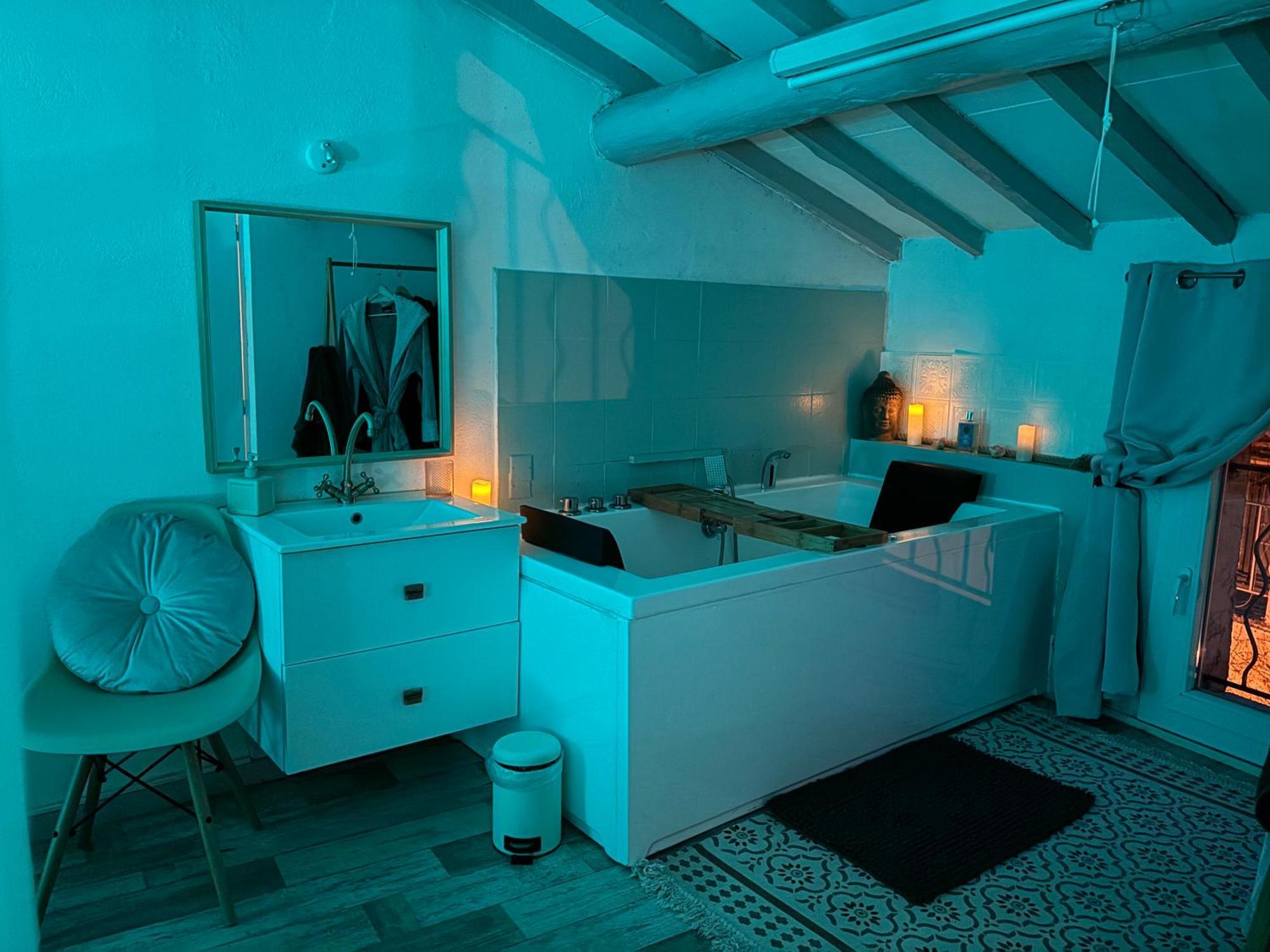 Love Appart Balneo Jacuzzi Romantique Insolite Le Barroux Ngoại thất bức ảnh